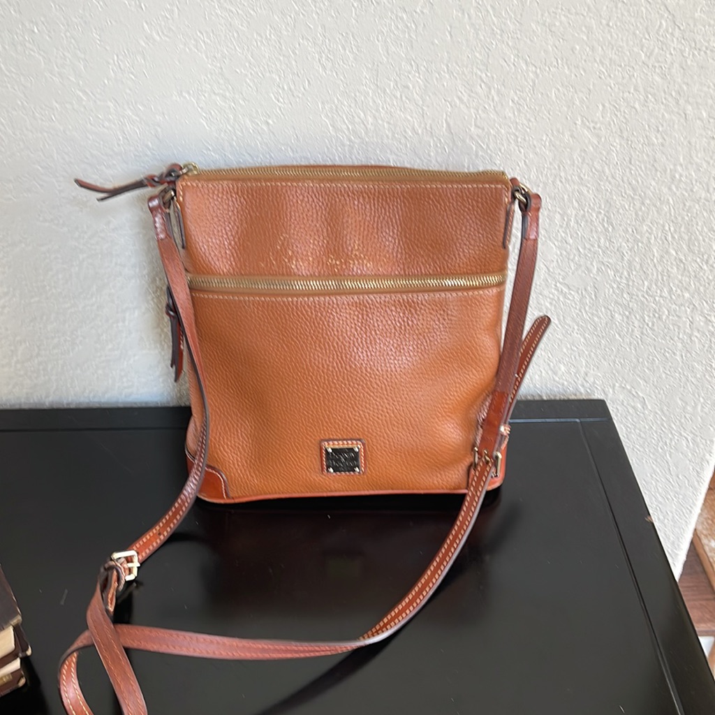 Dooney & Burke Pebble Leather Grain Crossbody In Caramel